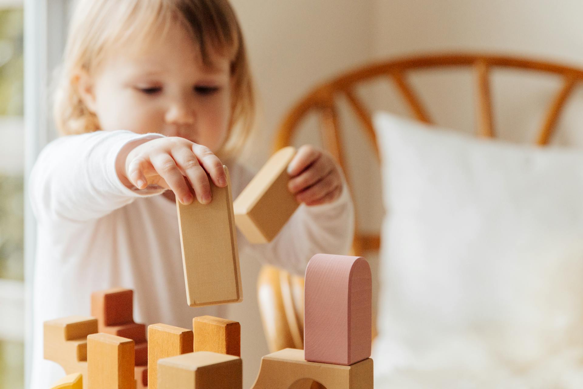 A girl playing with toys | Source: Pexels