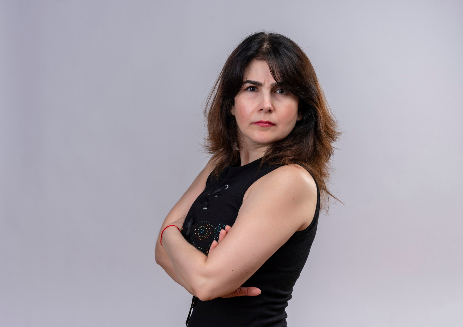 A woman with her arms crossed | Source: Freepik