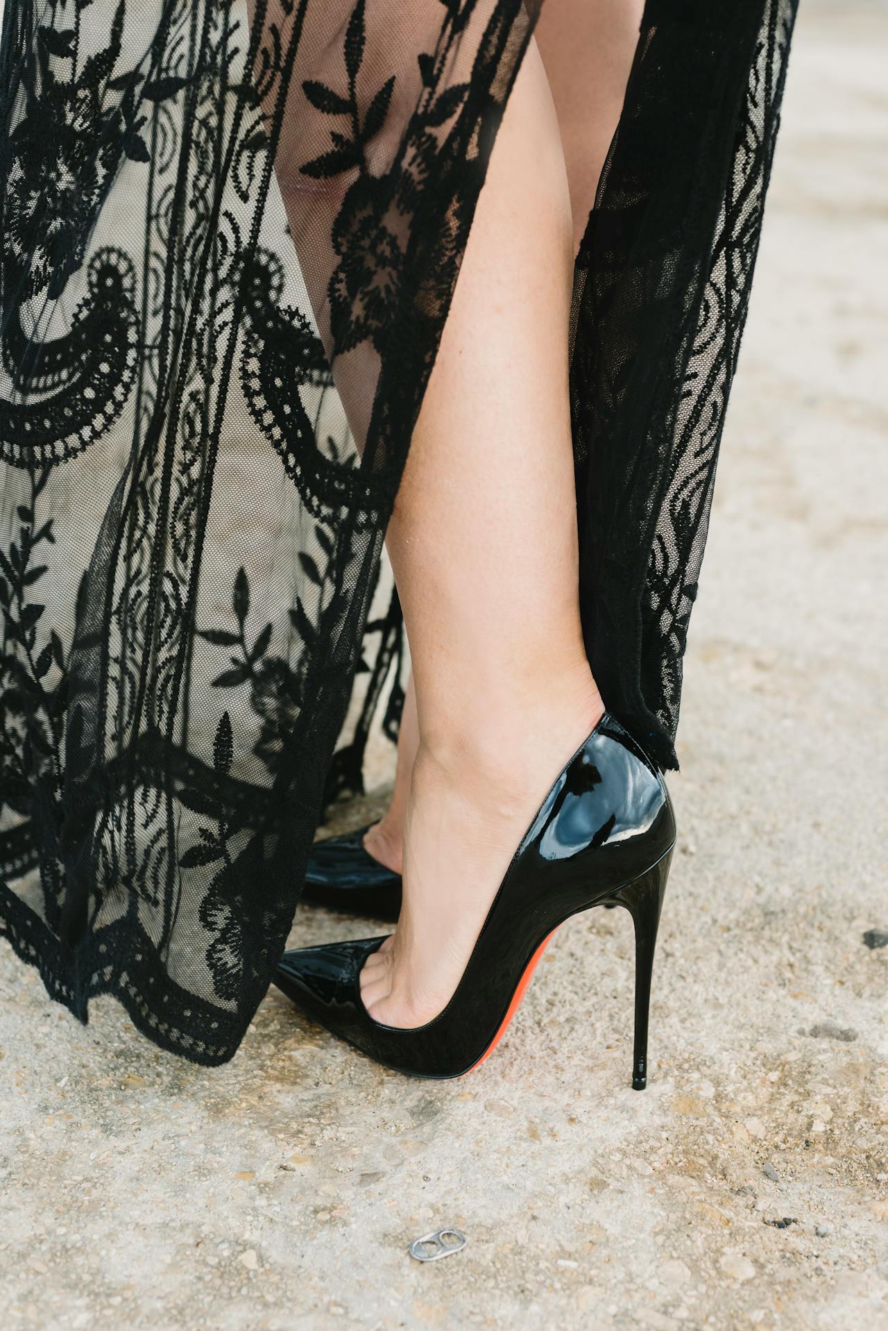 A woman wearing heels | Source: Pexels