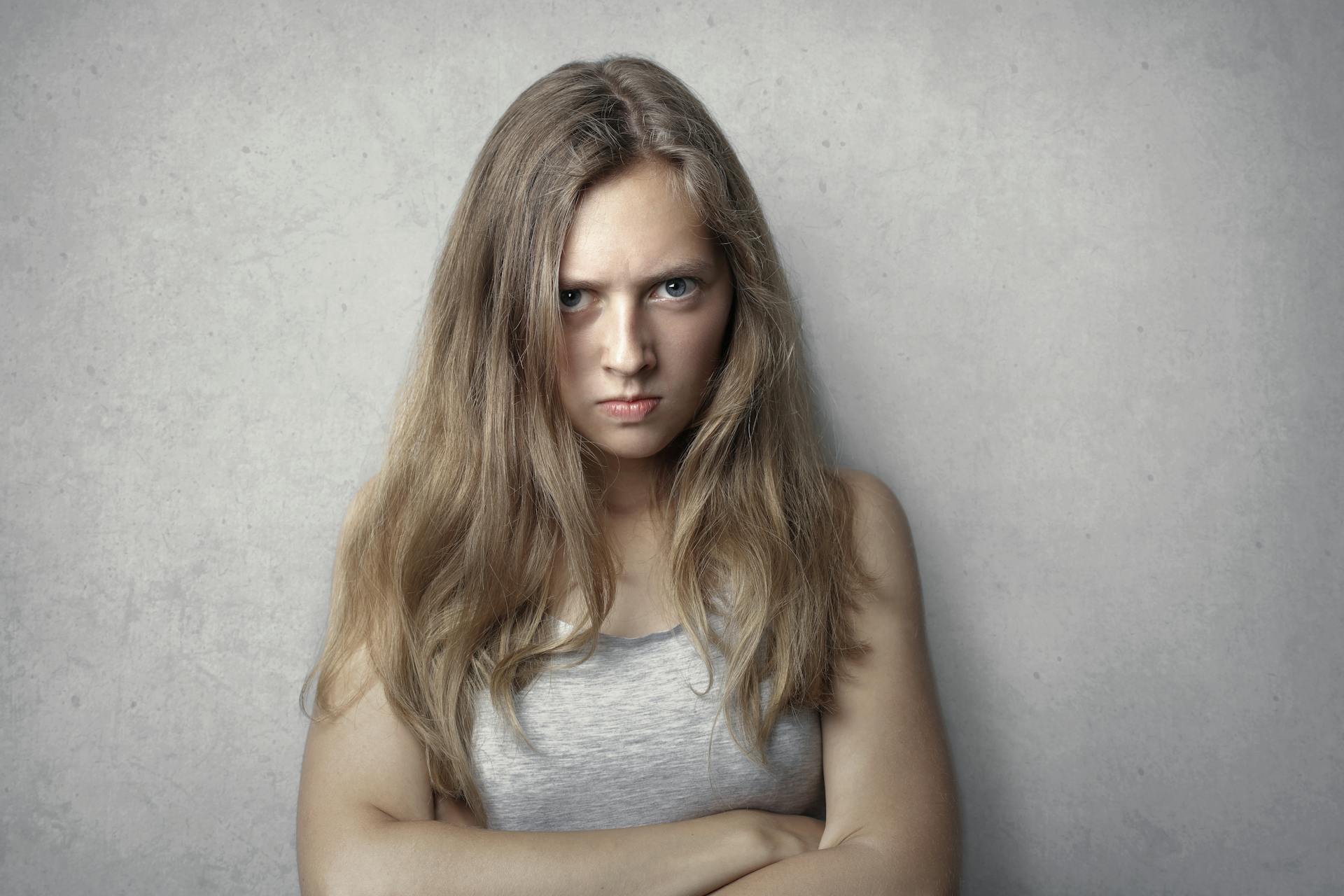 A frustrated young woman | Source: Pexels